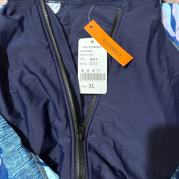 Aonihua One Piece Long Sleeve Swimsuit - Picture 3 of 3